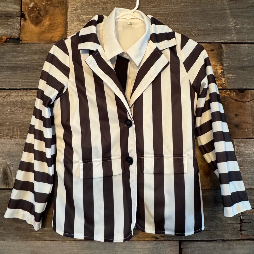 Kids Beetlejuice costume size 140 kids size medium 8-10